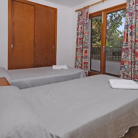 Hotel Ferrera Suites 2*